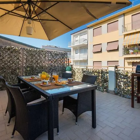 Altido For 8 With Huge Terrace In Old Town Of